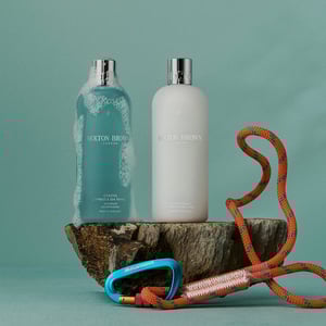 モルトンブラウンが人気香りのヘアケアラインを発売　陸と海の出合いを表現